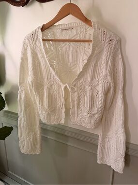 Moon & Madison White Tie Front Knit Cardigan Size Medium